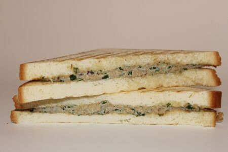 Сэндвич с тунцом