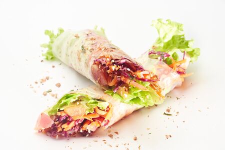 Спринг-роллы с тунцом кимчи и папайей