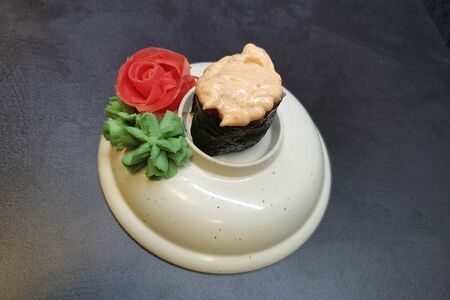 Суши №14 Острый лосось