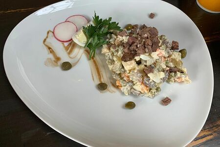 Оливье с запеченной говядиной по-домашнему