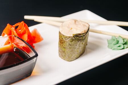 Спайси ика нигири