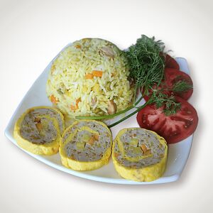 Смешанный рис с курицей вкрутую с яйцами