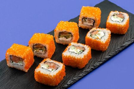 Ролл Калифорния с лососем