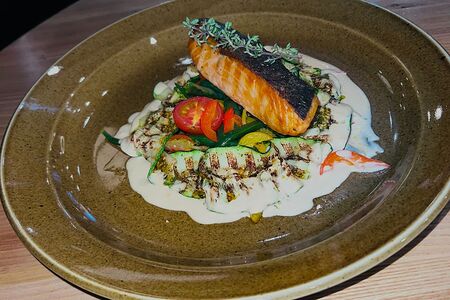 Семга на овощной подушке