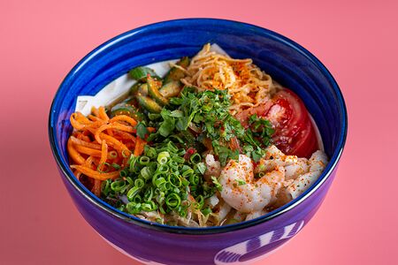 Холодный Кукси с креветками и кальмарами