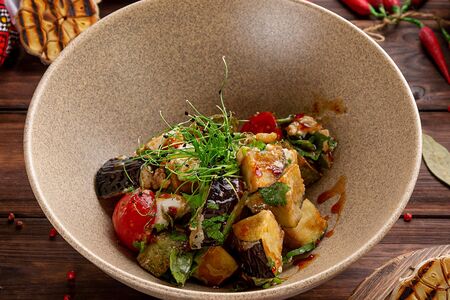 С хрустящими баклажанами и кабачком