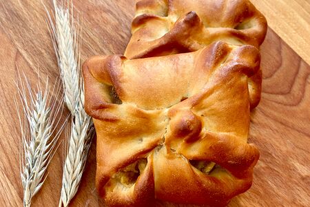 Пирожок с яблоками