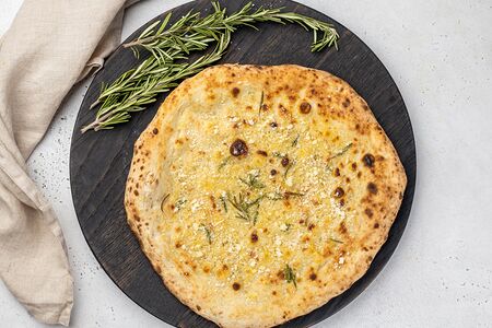 Фокачча с розмарином и томатами