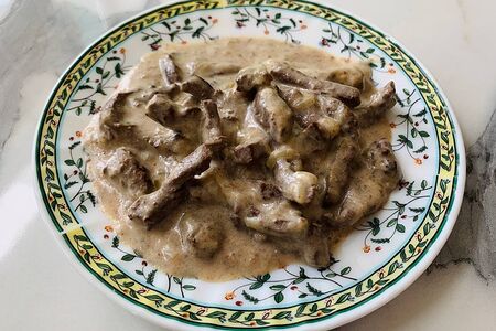 Печень говяжья  в сливочном соусе