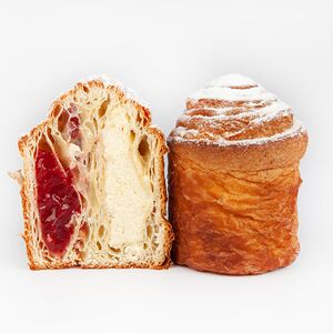 Краффин с кремом и клубничной начинкой 2 шт