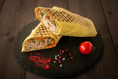 Шаурма в сырном лаваше