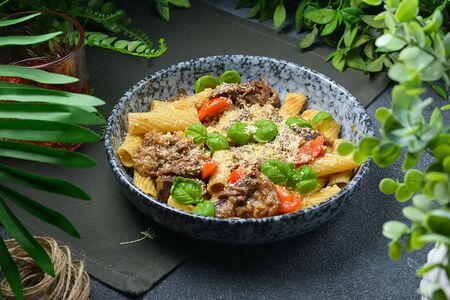 Паста с томленой говядиной