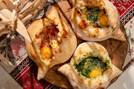 Авторский хачапури по-аджарски