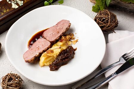 Утиное филе с пюре из корнеплодов