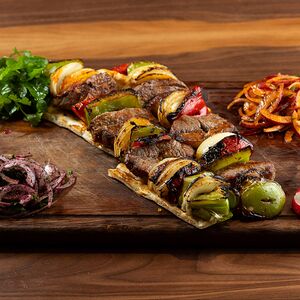 Спинка ягненка с овощами