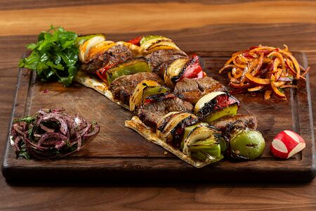 Спинка ягненка с овощами