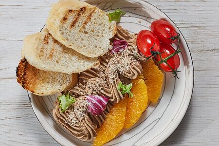 Паштет из цыплячьих печенок с орешками