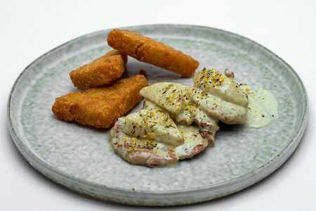 Медальоны в грушевом соусе