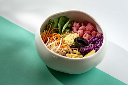 Боул с булгуром, тунцом и оливками