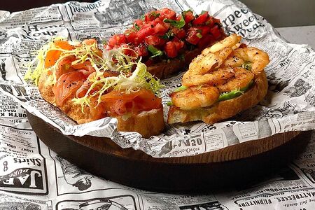 Брускетта с креветками