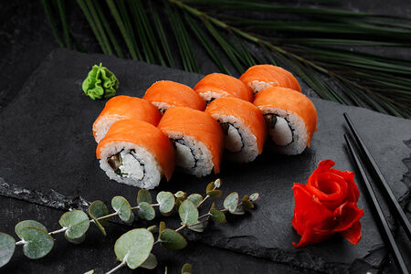 Ролл Филадельфия с угрем 