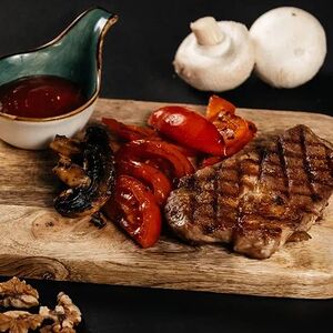 Стейк из cвинoй шеи