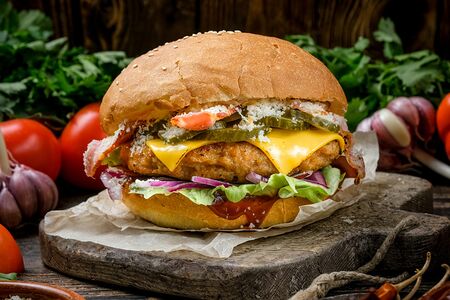 Барбекю бургер с курицей