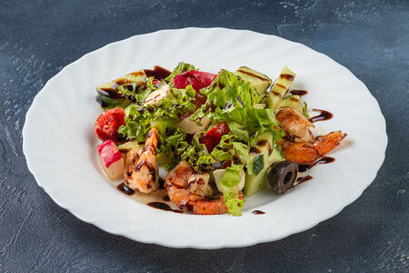 Овощной салат с креветками