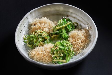 Чука с яблоком и соусом гамадари