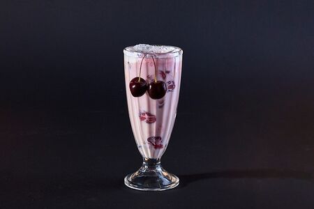 Авторский милкшейк Вишня-маракуйя