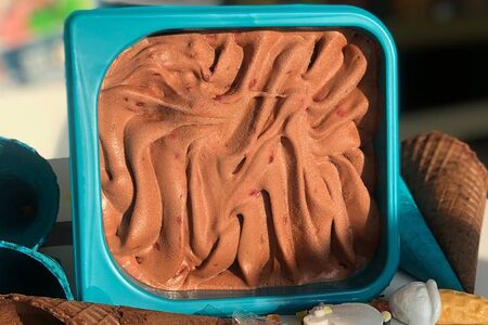 Мороженое Вишня в шоколаде на фруктозе в мини-ванне