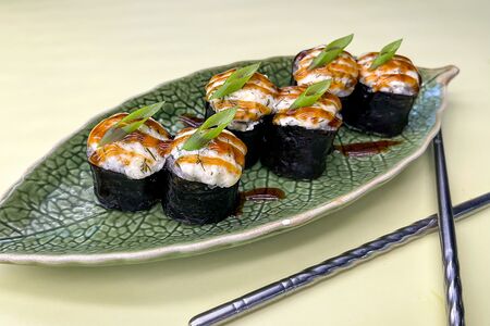 Маки Лосось запеченный