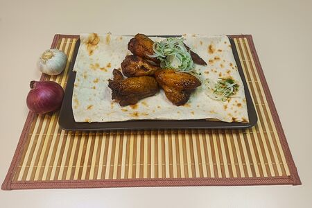 Шашлык из куриных крылышек на дровах