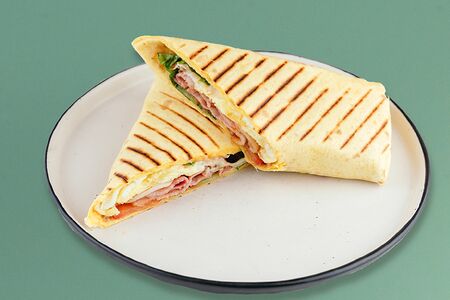 Завертон с беконом и яйцом