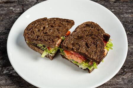 Солодовый сэндвич с копчёным лососем