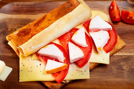 Блин Шаверма с копчёной курицей, сыром, грибами и томатами XL