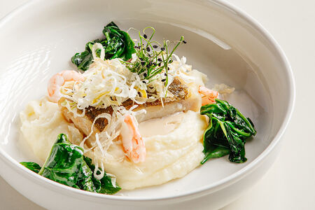 Мурманская треска с креветками и картофельным пюре