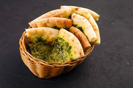 Фокачча с соусом песто