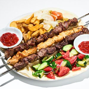 Шиш-кебаб на компанию