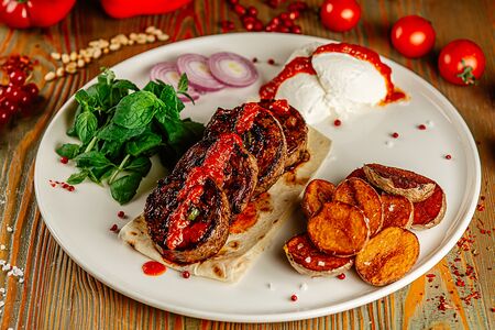 Рулет из говяжьей вырезки