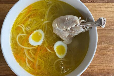 Куриный бульон, голень, лапша