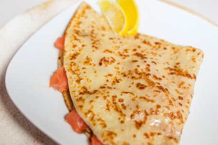 Блин с красной рыбой и сыром