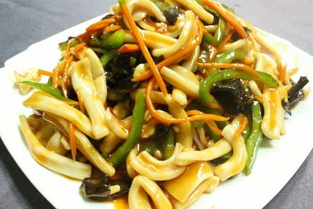 Жареный кальмар в кисло-сладком соусе