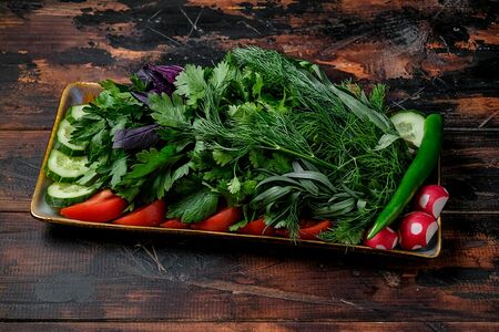 Ассорти из свежих овощей и зелени