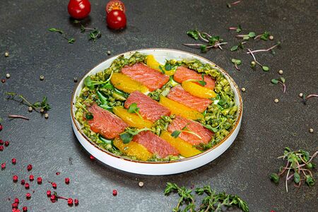 Карпаччо из лосося с апельсином и артишоками