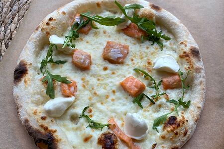 Пицца с тунцом большая