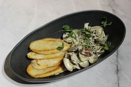 Мидии в сливочном соусе