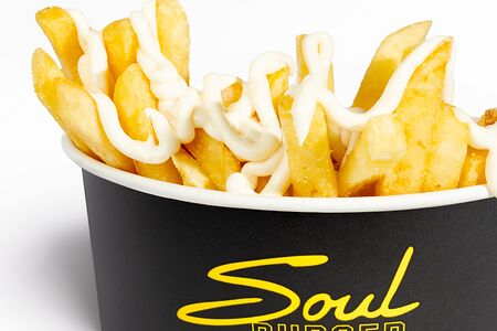 Картофель фри с соусом пармезан