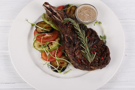 Рибай из конины с овощами гриль