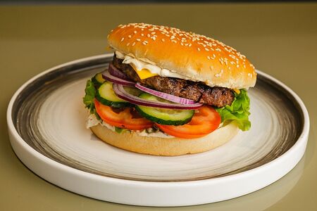 Бургер с говядиной